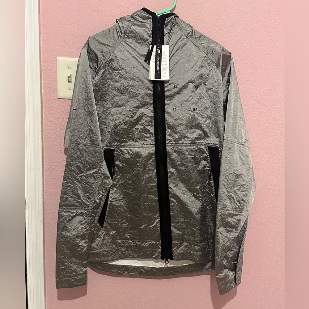 Nike Tech Pack men’s Small jacket silver metallic